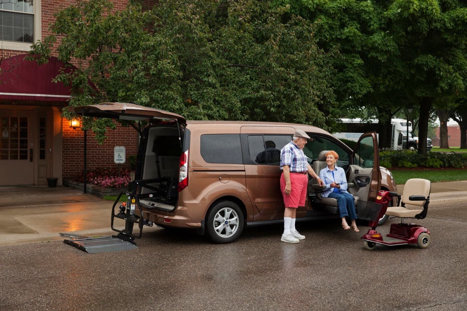 FORD-TOURNEO CUSTOM 8+1-MANUEL-DİZEL